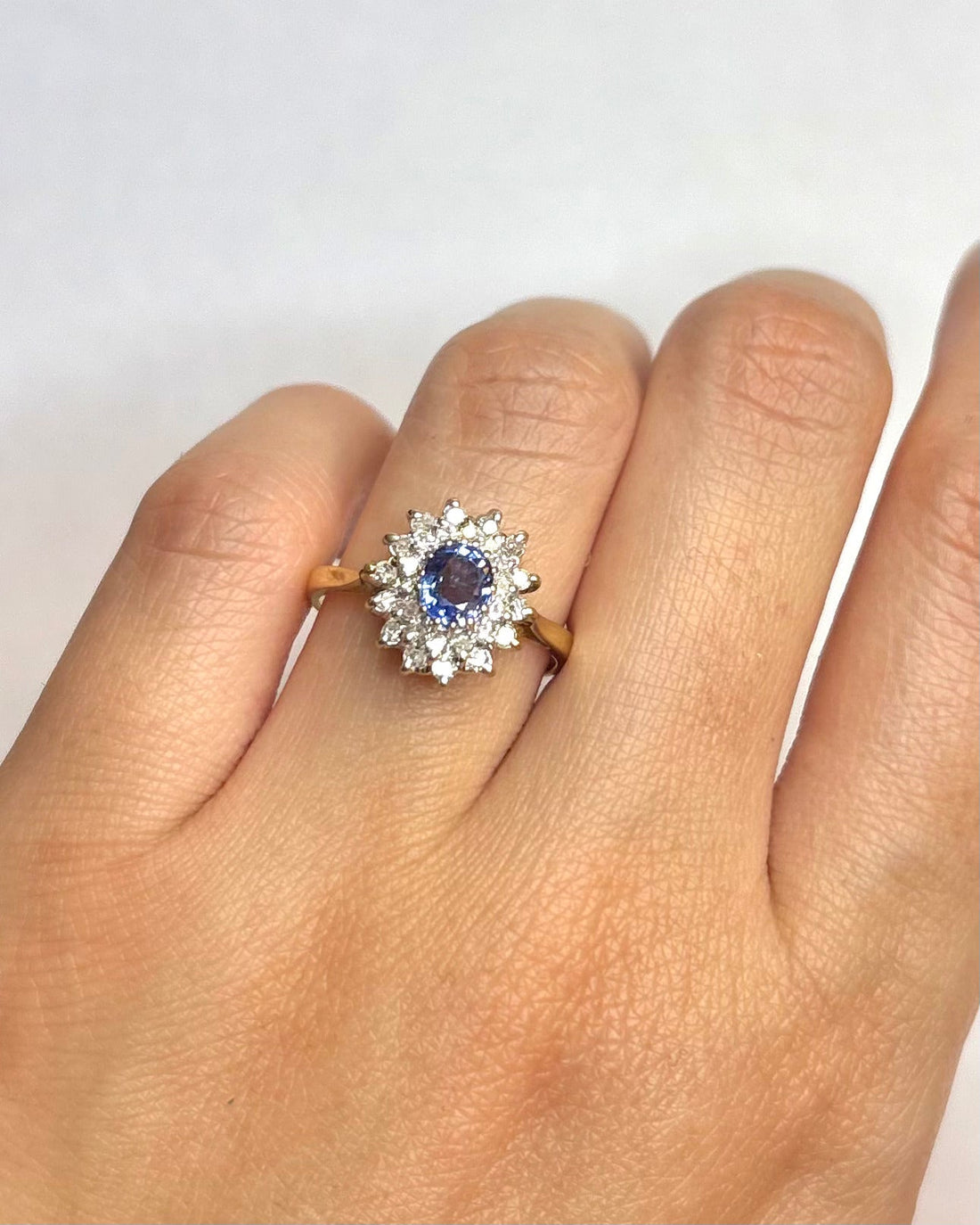 Bague Marguerite Saphir 0.70 carat &amp; Diamants "Nelly" - Elliade Paris
