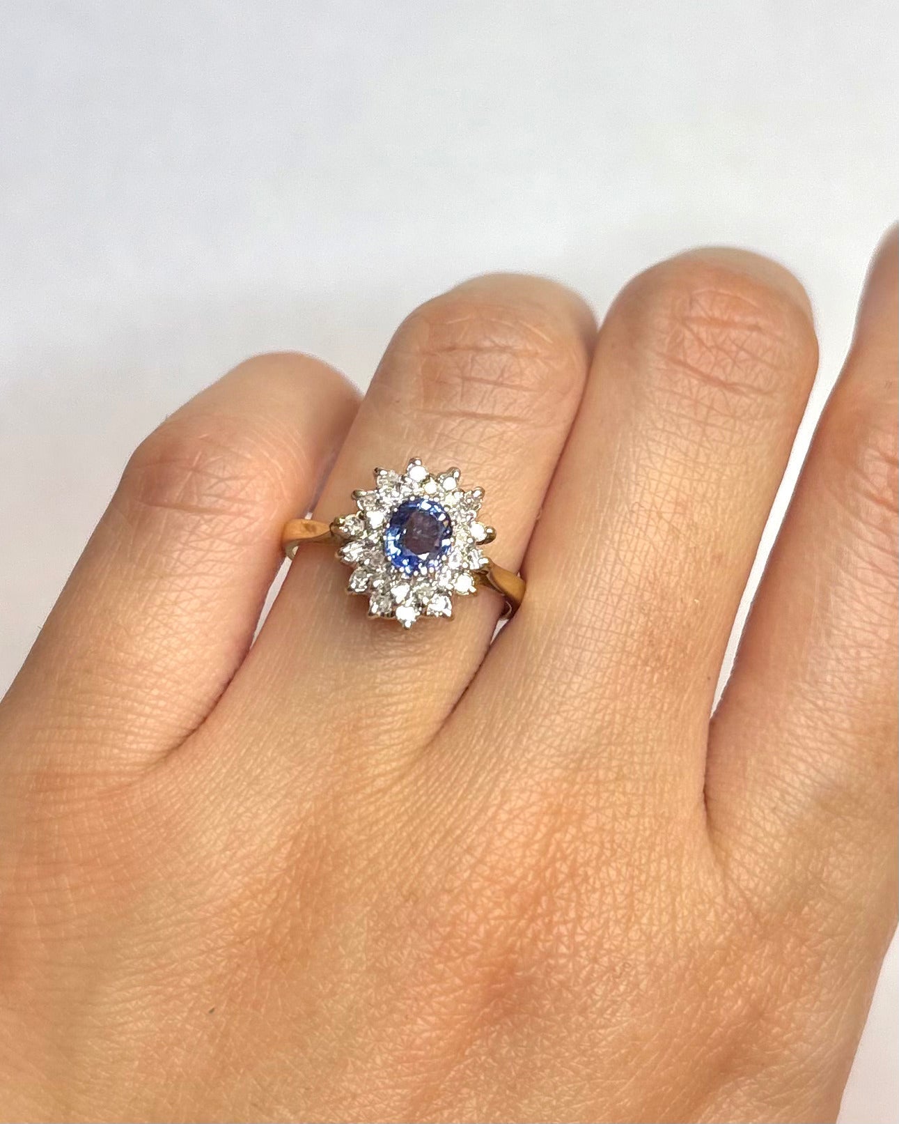 Bague Marguerite Saphir 0.70 carat &amp; Diamants "Nelly" - Elliade Paris