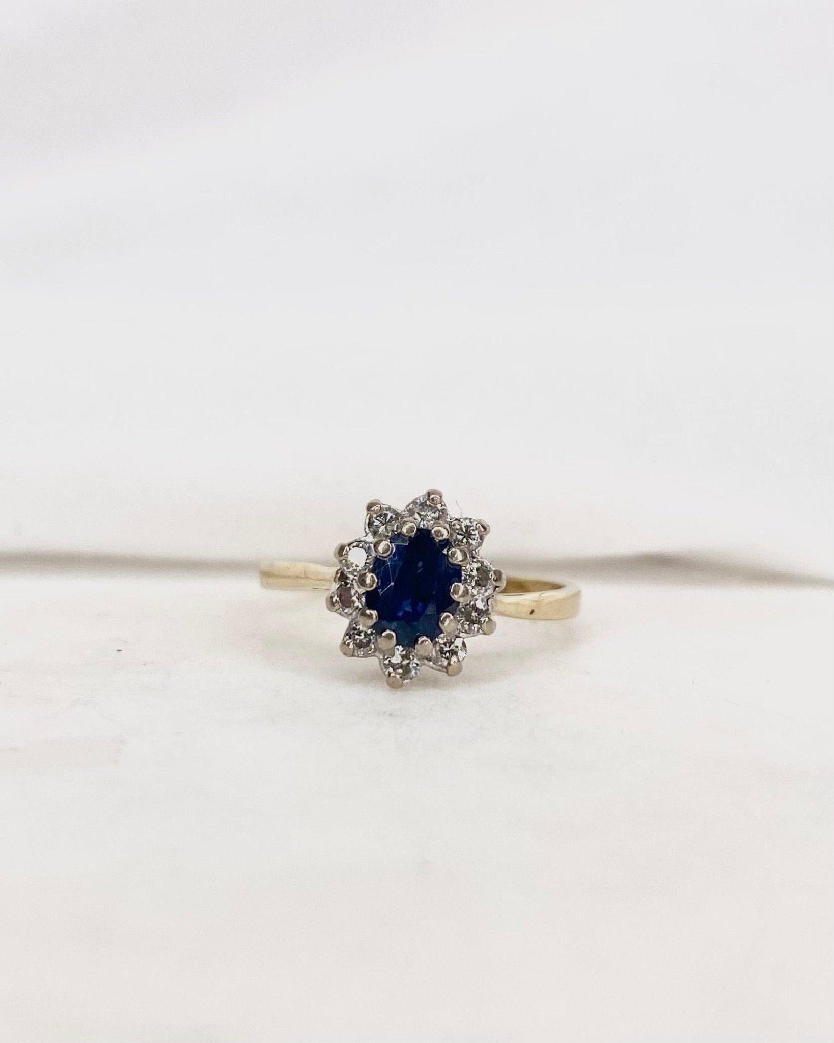 Bague Marguerite Saphir 0.70 carat &amp; Diamants "Salma" - Elliade Paris
