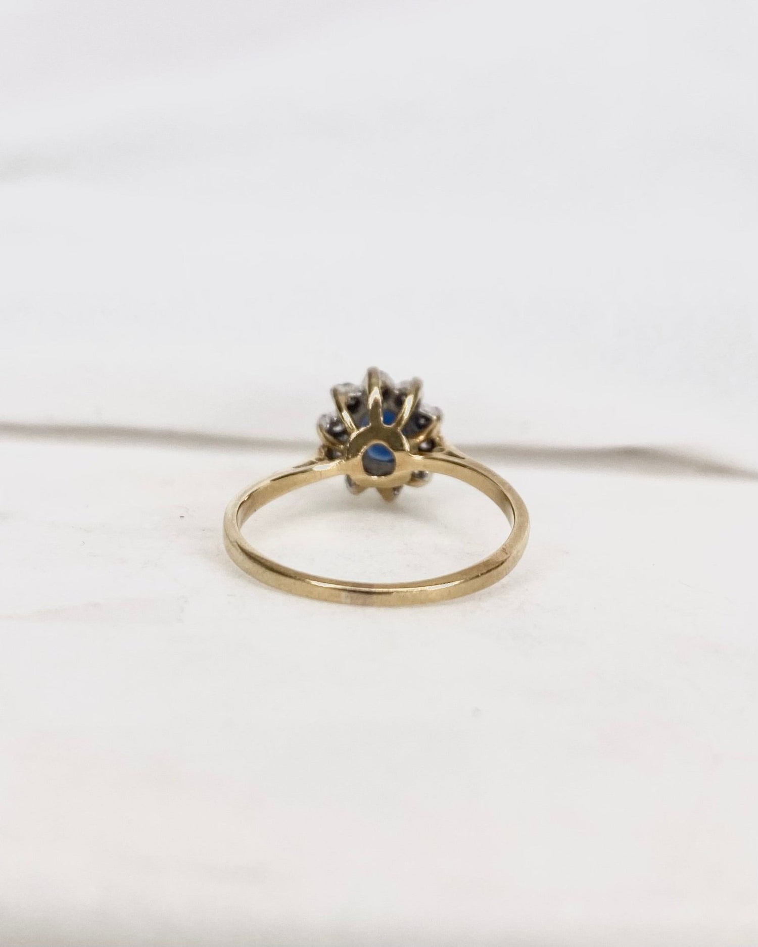 Bague Marguerite Saphir 0.70 carat &amp; Diamants &quot;Salma&quot; - Elliade Paris