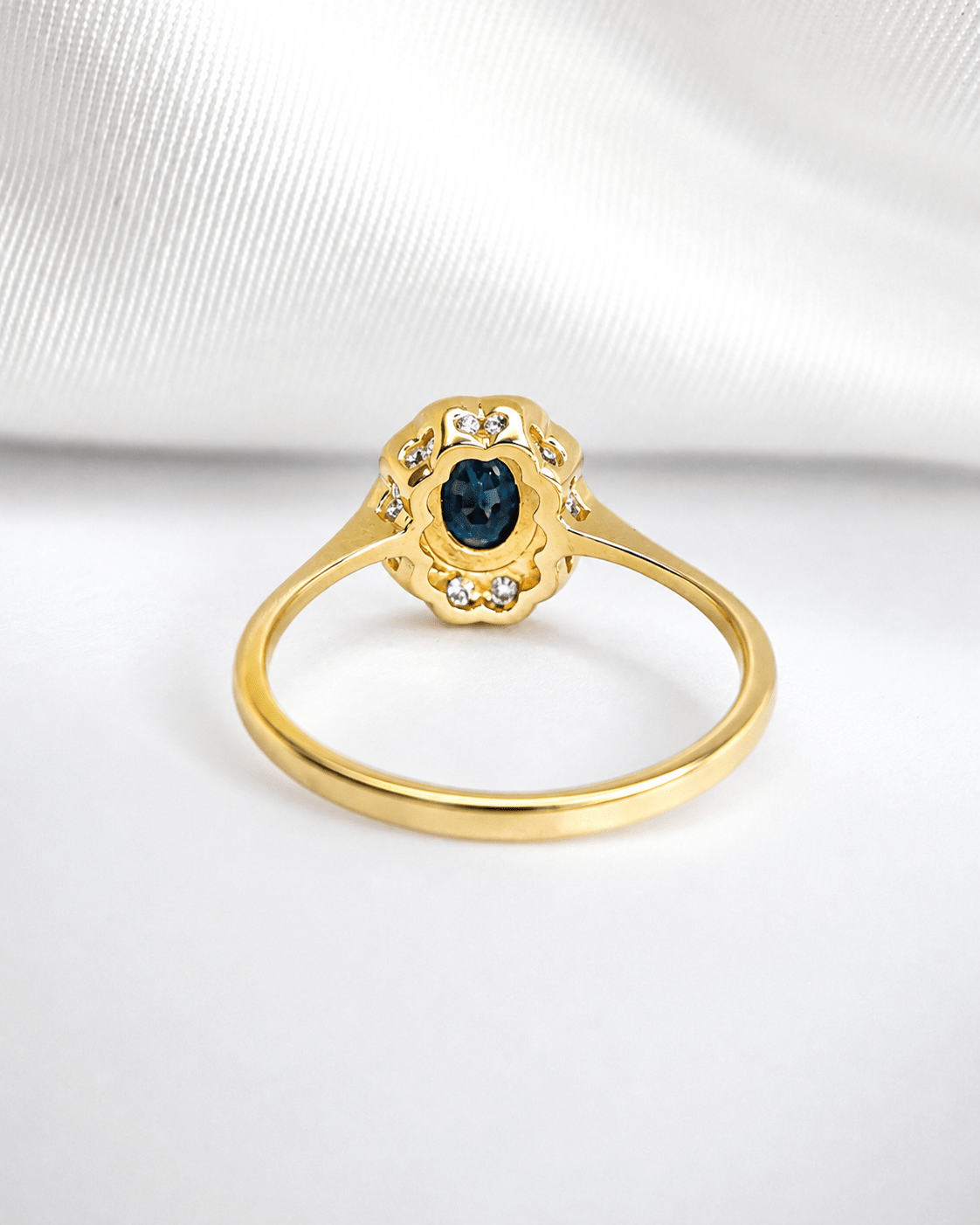 Bague Marguerite Saphir 0.70 carat &amp; Diamants "Tara" - Elliade Paris