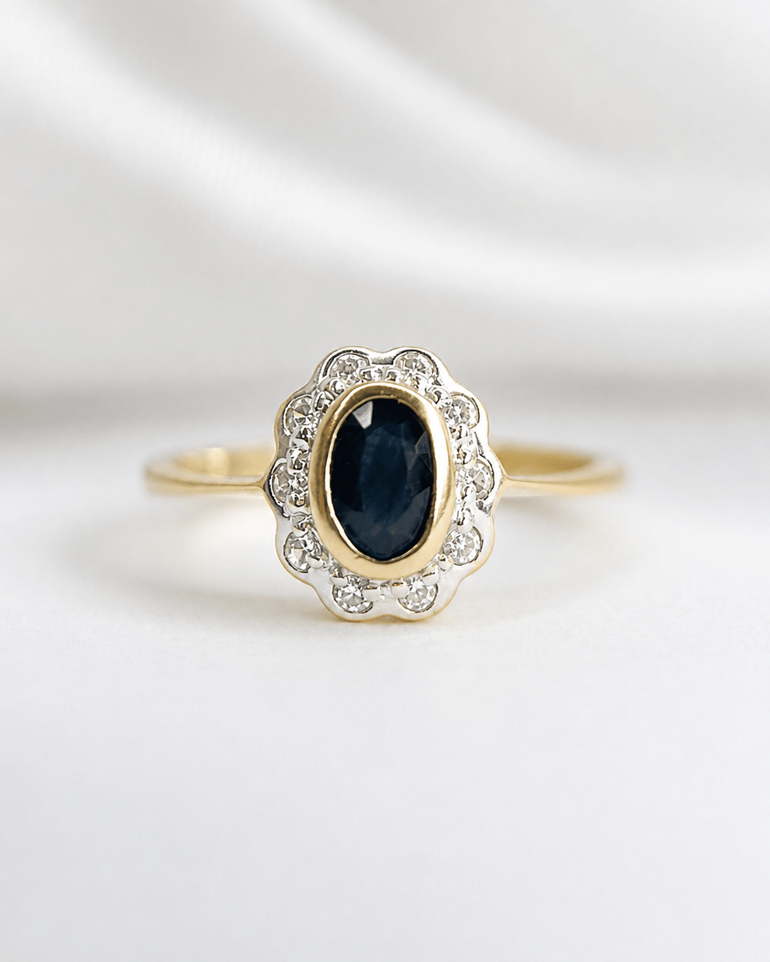 Bague Marguerite Saphir 0.70 carat &amp; Diamants "Tara" - Elliade Paris