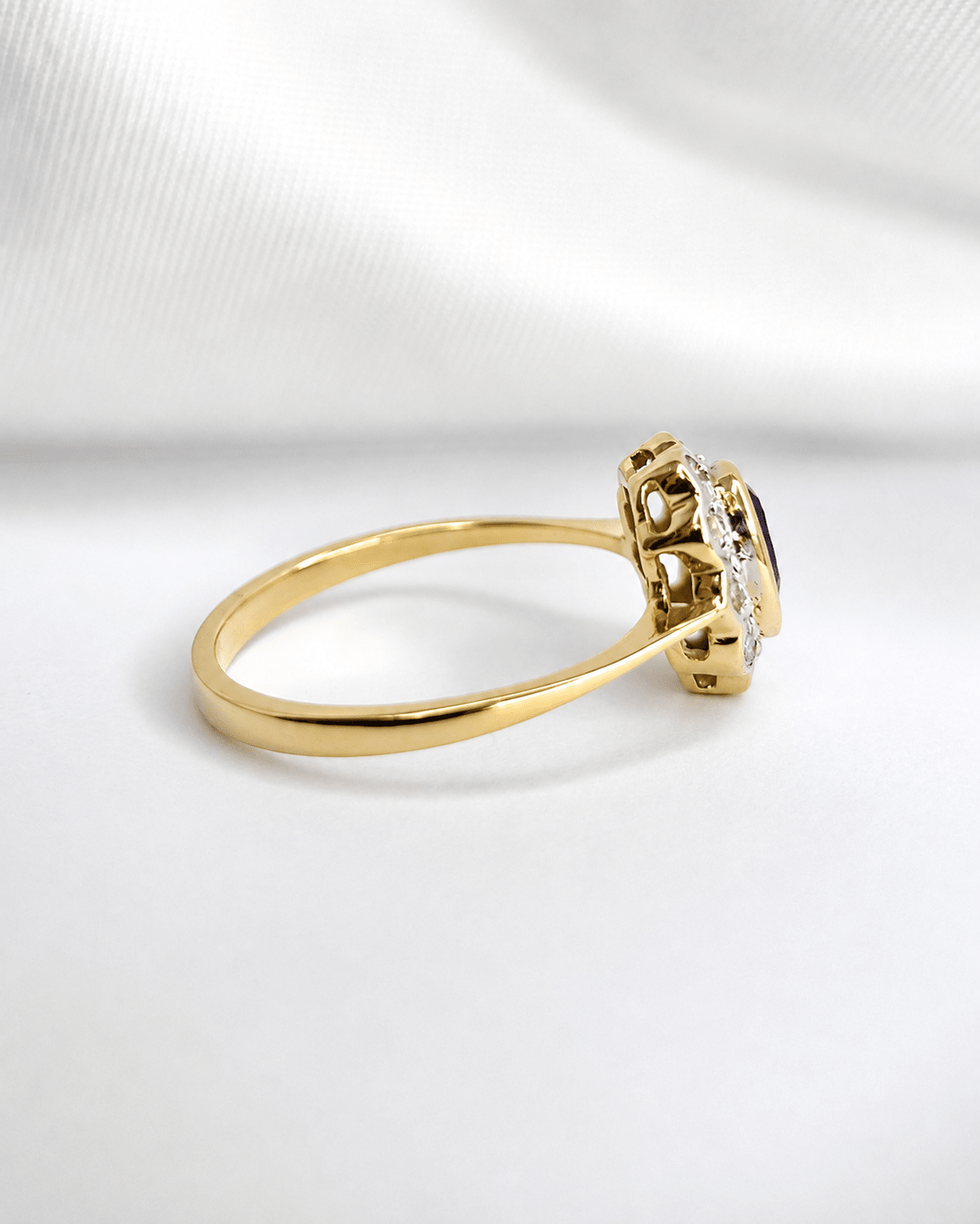 Bague Marguerite Saphir 0.70 carat &amp; Diamants "Tara" - Elliade Paris