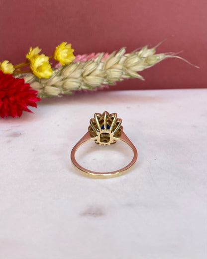 Bague Marguerite Saphir 0.71 Carat &amp; Diamants 0.24 Carat &quot;Karmel&quot; - Elliade Paris