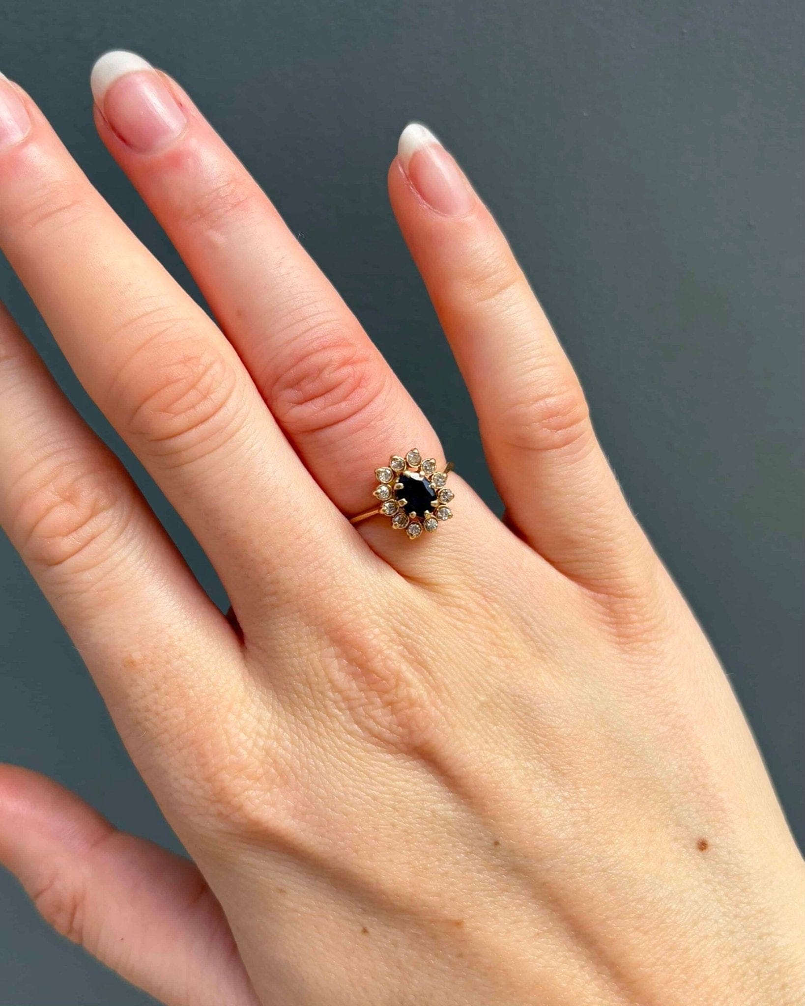Bague Marguerite Saphir 0.71 Carat &amp; Diamants 0.24 Carat "Karmel" - Elliade Paris