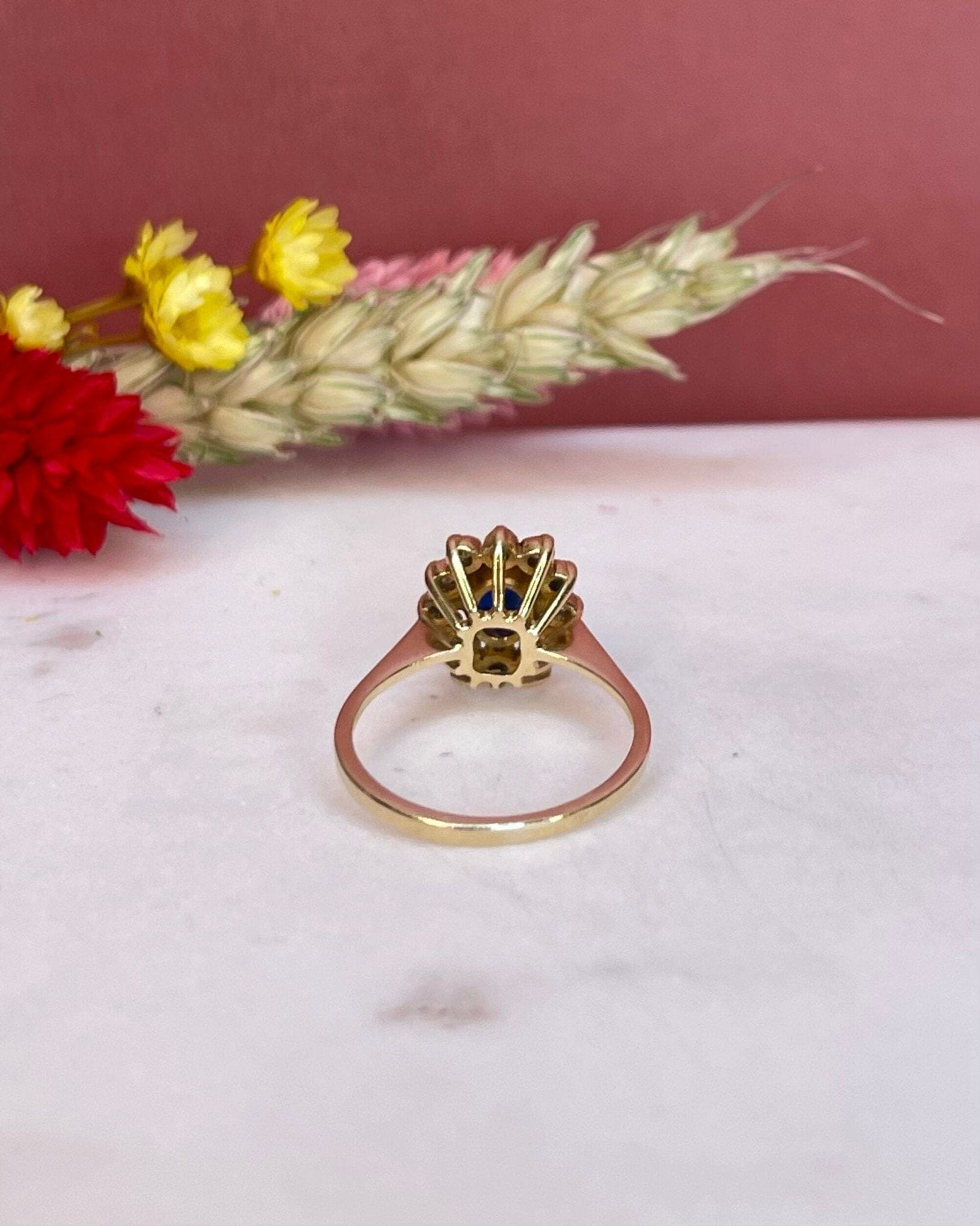 Bague Marguerite Saphir 0.71 Carat &amp; Diamants 0.24 Carat "Karmel" - Elliade Paris