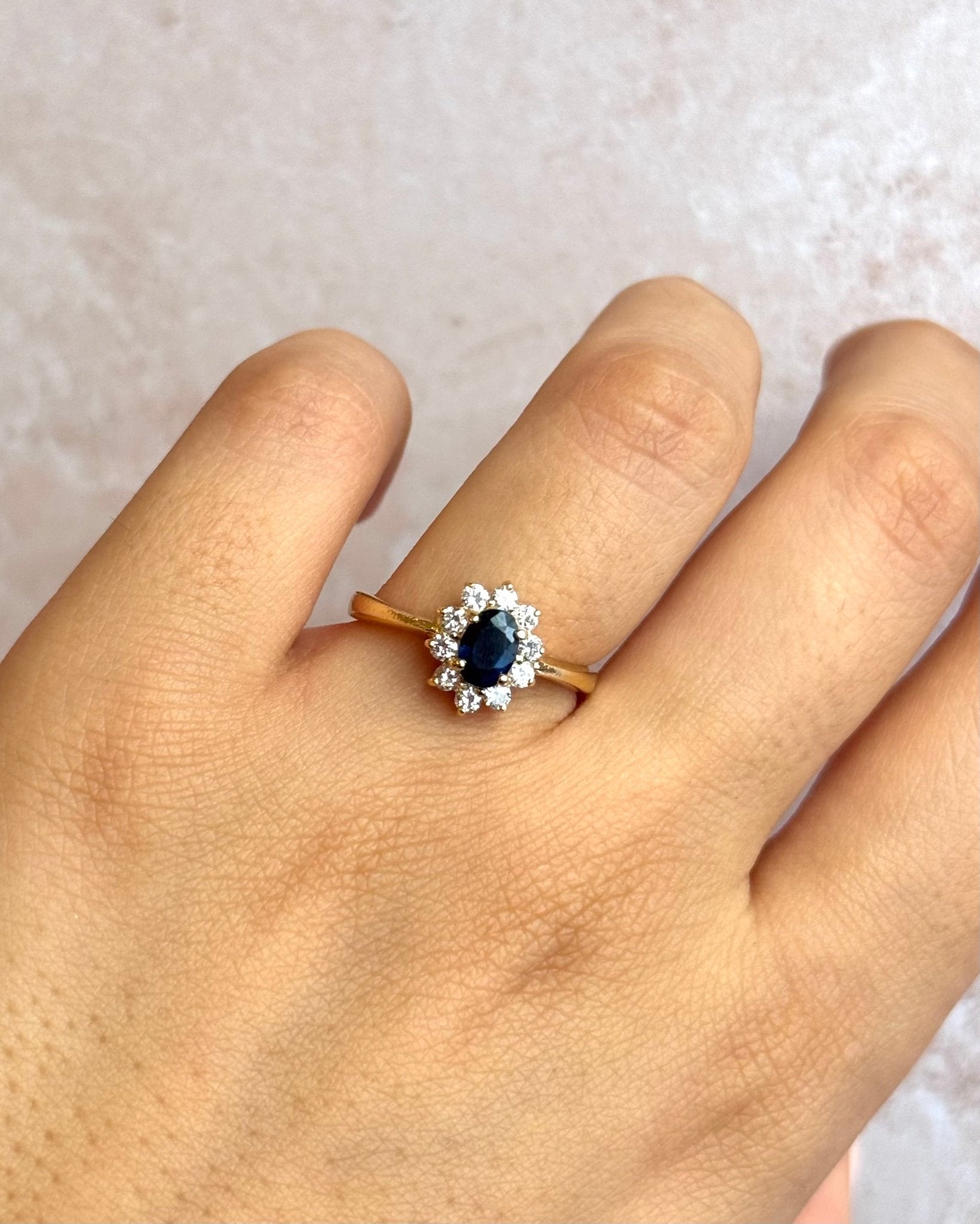 Bague Marguerite Saphir 0.74 carat &amp; Diamants 0.30 carat "Elisa" - Elliade Paris