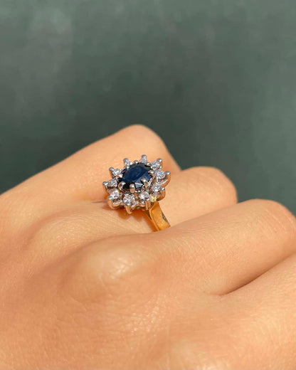 Bague Marguerite Saphir 0.75 Carat &amp; 10 Diamants &quot;Regina&quot; - Elliade Paris