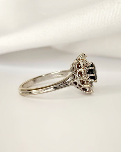 Bague Marguerite Saphir 0.75 carat &amp; Diamants 0.24 carat "Christiane" - Elliade Paris