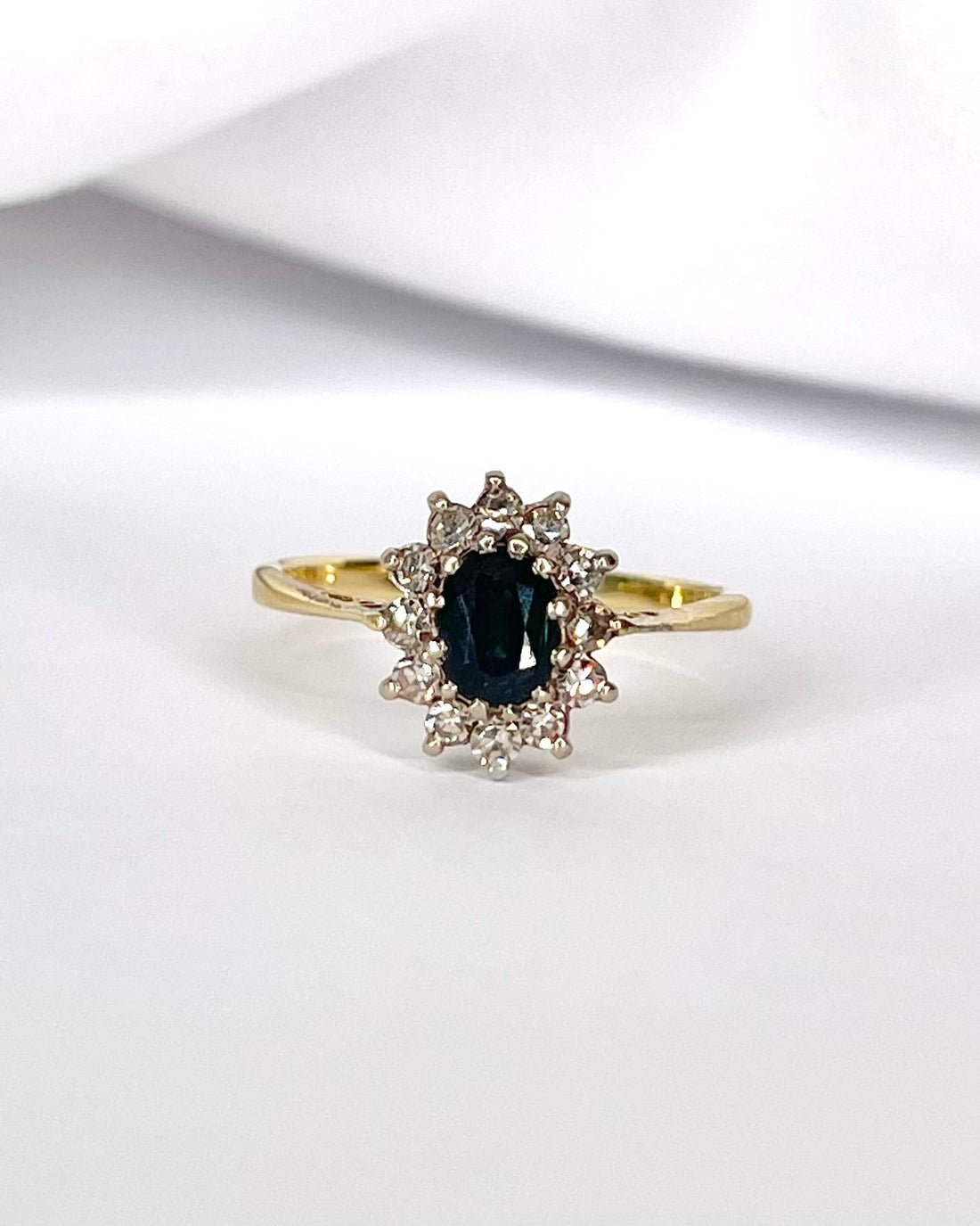 Bague Marguerite Saphir 0.75 carat &amp; Diamants 0.24 carat "Kyara" - Elliade Paris