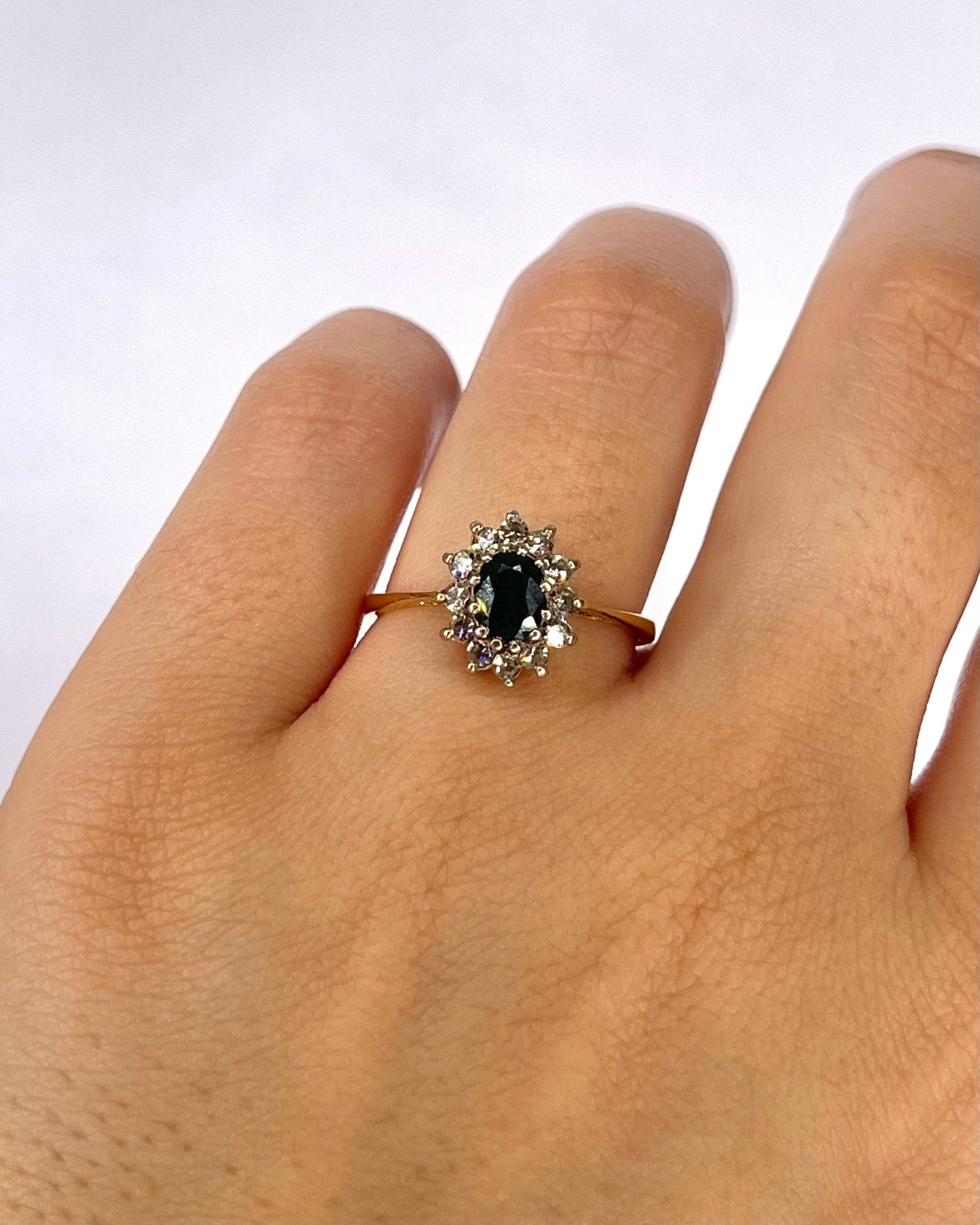 Bague Marguerite Saphir 0.75 carat &amp; Diamants 0.24 carat "Kyara" - Elliade Paris