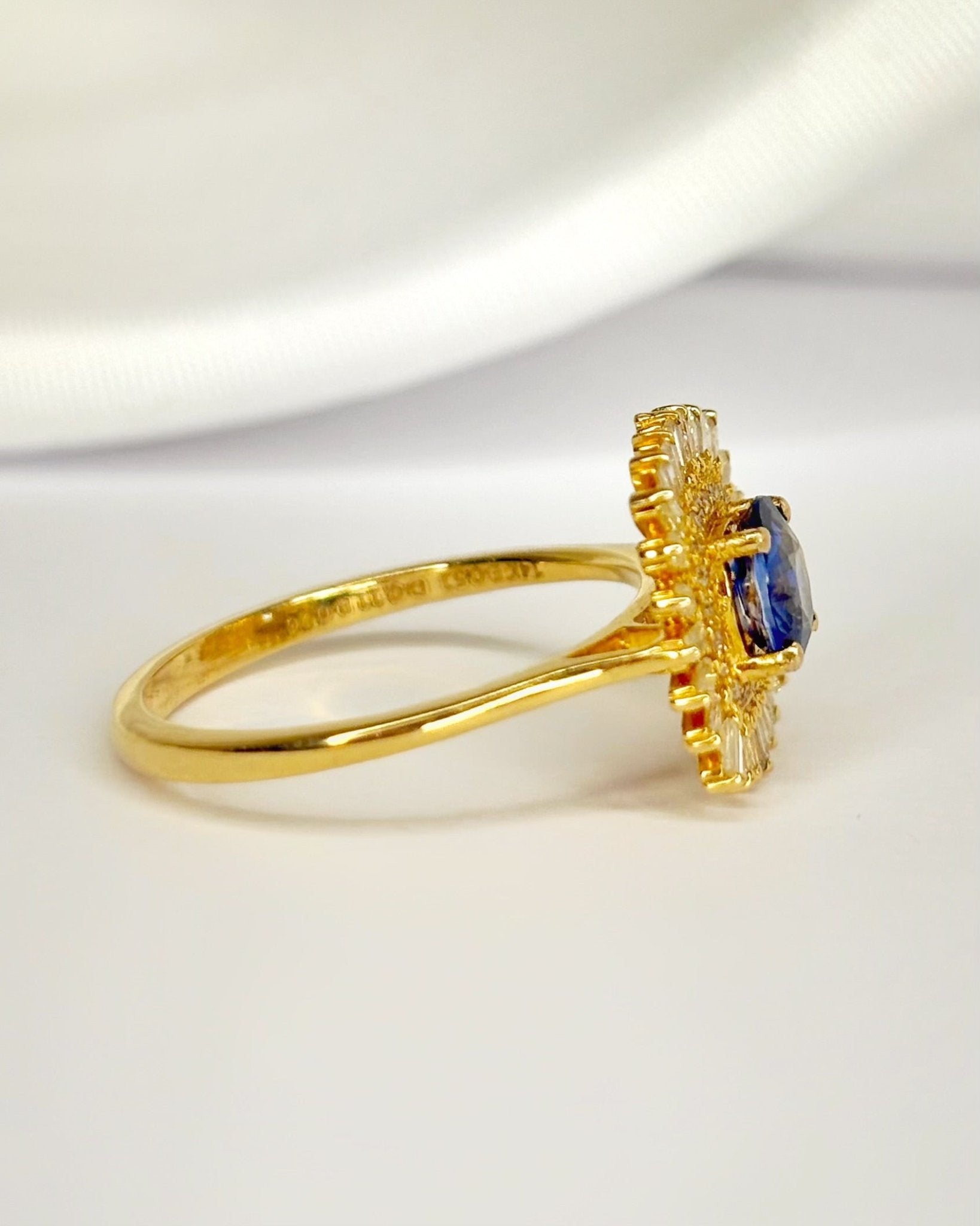 Bague Marguerite Saphir 0.75 carat &amp; Diamants 0.37 carat "Jade" - Elliade Paris