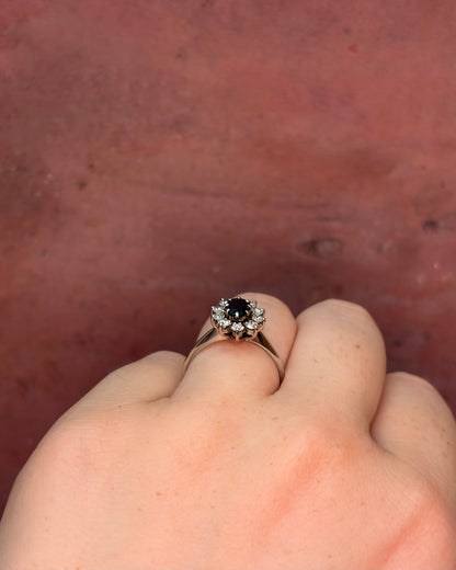 Bague Marguerite Saphir 0.75 carat &amp; Diamants 0.40 carat "Michelle" - Elliade Paris