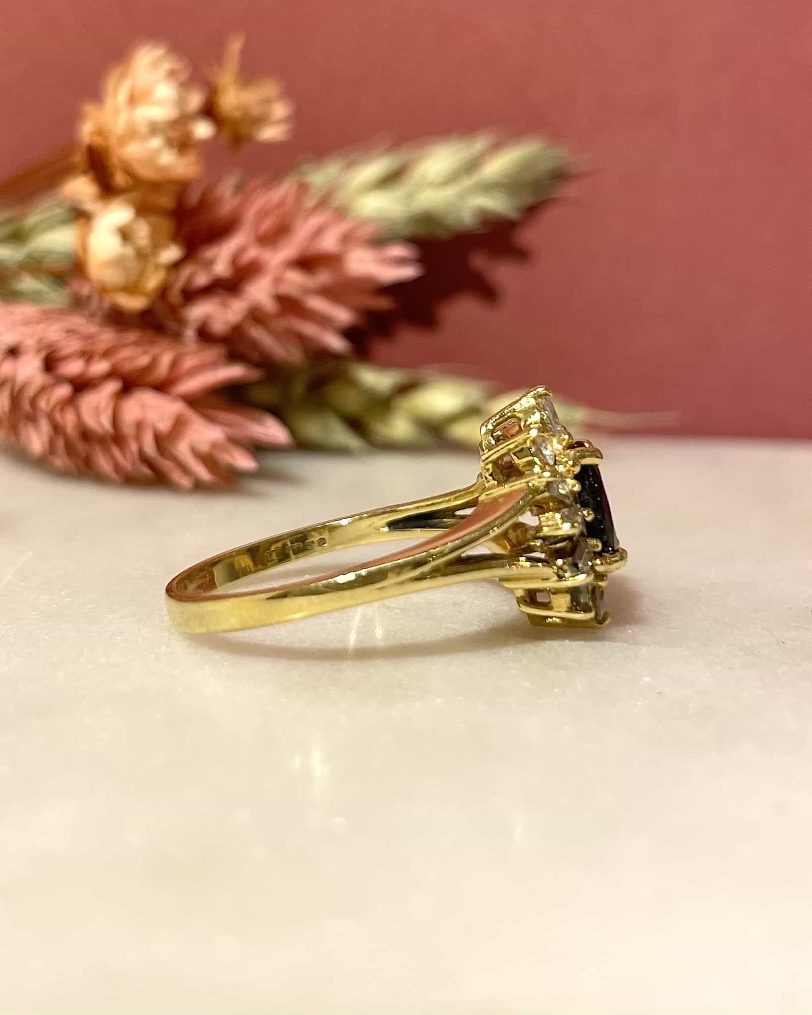 Bague Marguerite Saphir 0.75 Carat &amp; Diamants 0.52 carat "Suzanne" - Elliade Paris