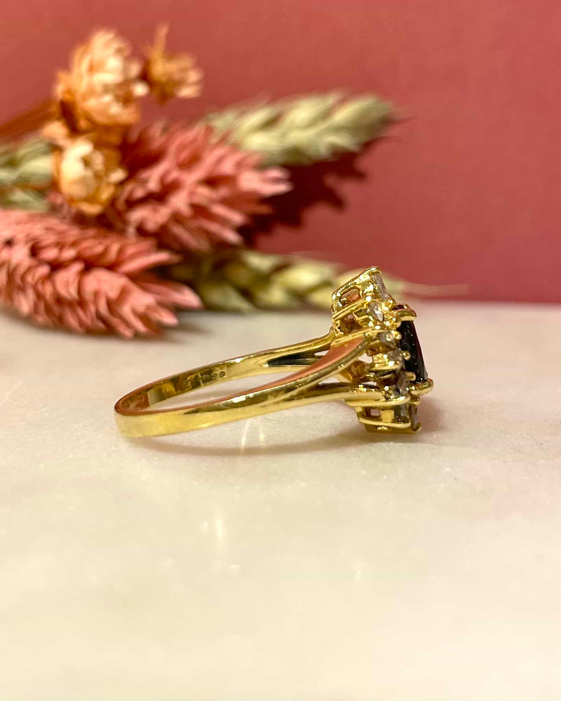 Bague Marguerite Saphir 0.75 Carat &amp; Diamants 0.52 carat &quot;Suzanne&quot; - Elliade Paris