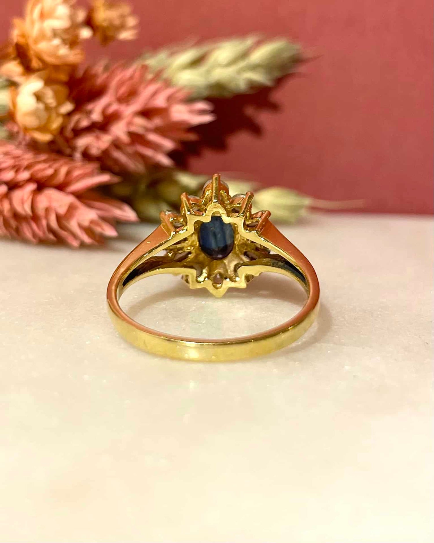 Bague Marguerite Saphir 0.75 Carat &amp; Diamants 0.52 carat &quot;Suzanne&quot; - Elliade Paris