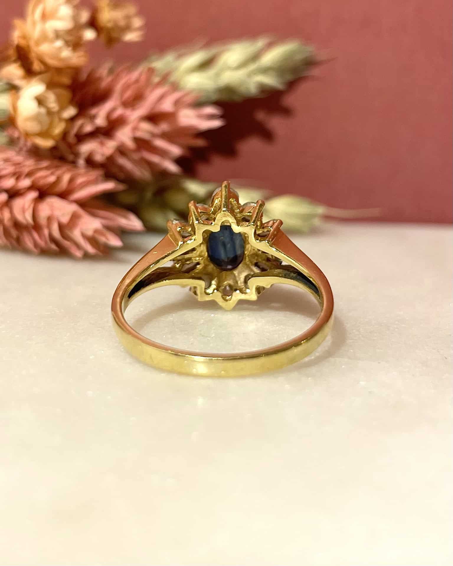 Bague Marguerite Saphir 0.75 Carat &amp; Diamants 0.52 carat "Suzanne" - Elliade Paris