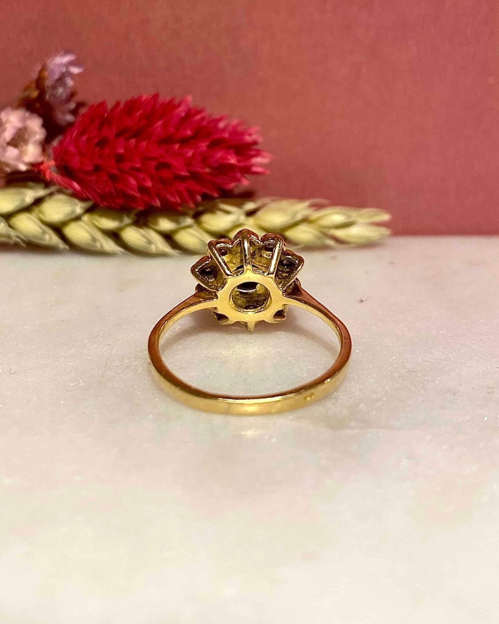 Bague Marguerite Saphir 0.75 Carat &amp; Diamants "Corinna" - Elliade Paris