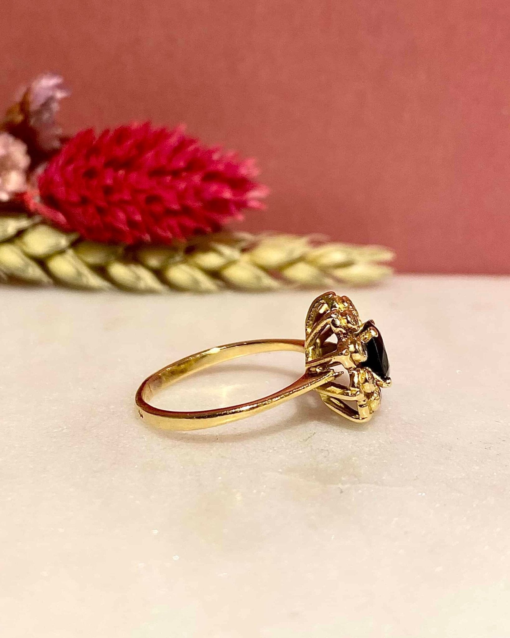 Bague Marguerite Saphir 0.75 Carat &amp; Diamants "Corinna" - Elliade Paris