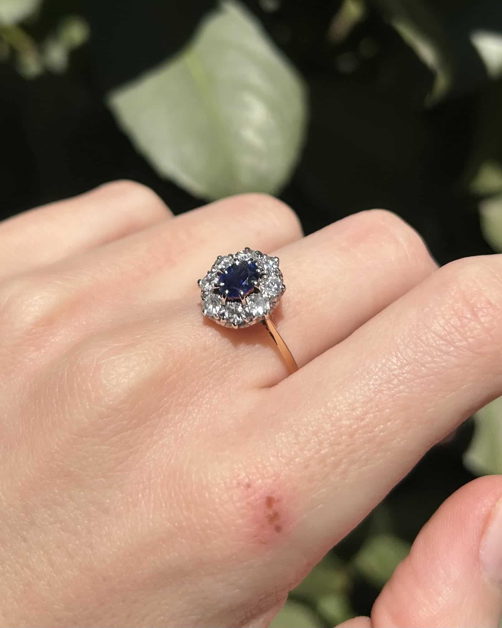 Bague Marguerite Saphir 0.75 Carat &amp; Diamants "Elara" - Elliade Paris