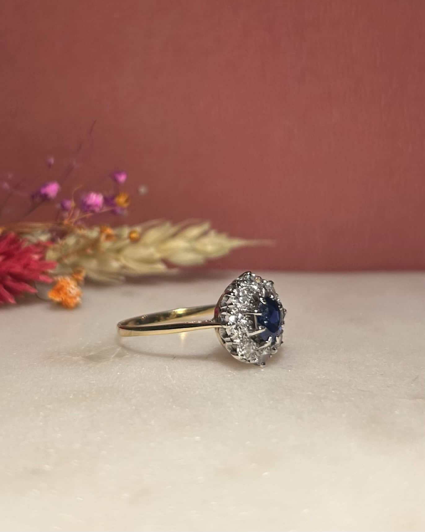 Bague Marguerite Saphir 0.75 Carat &amp; Diamants "Elara" - Elliade Paris