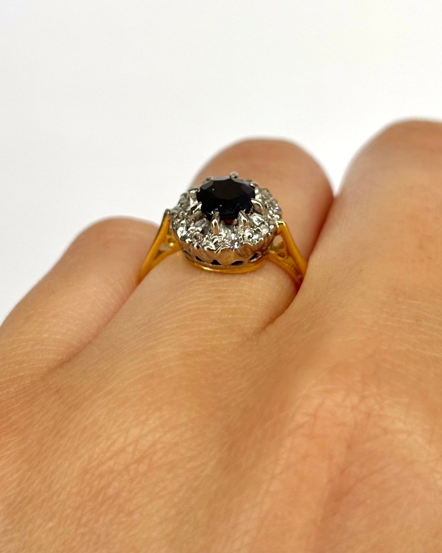 Bague Marguerite Saphir 0.76 carat &amp; Diamants "Kate" - Elliade Paris