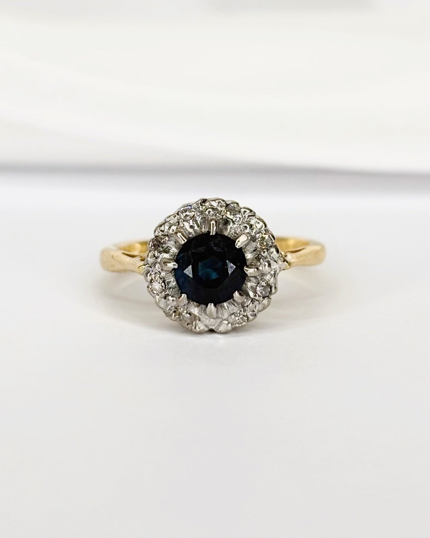 Bague Marguerite Saphir 0.76 carat &amp; Diamants "Kate" - Elliade Paris
