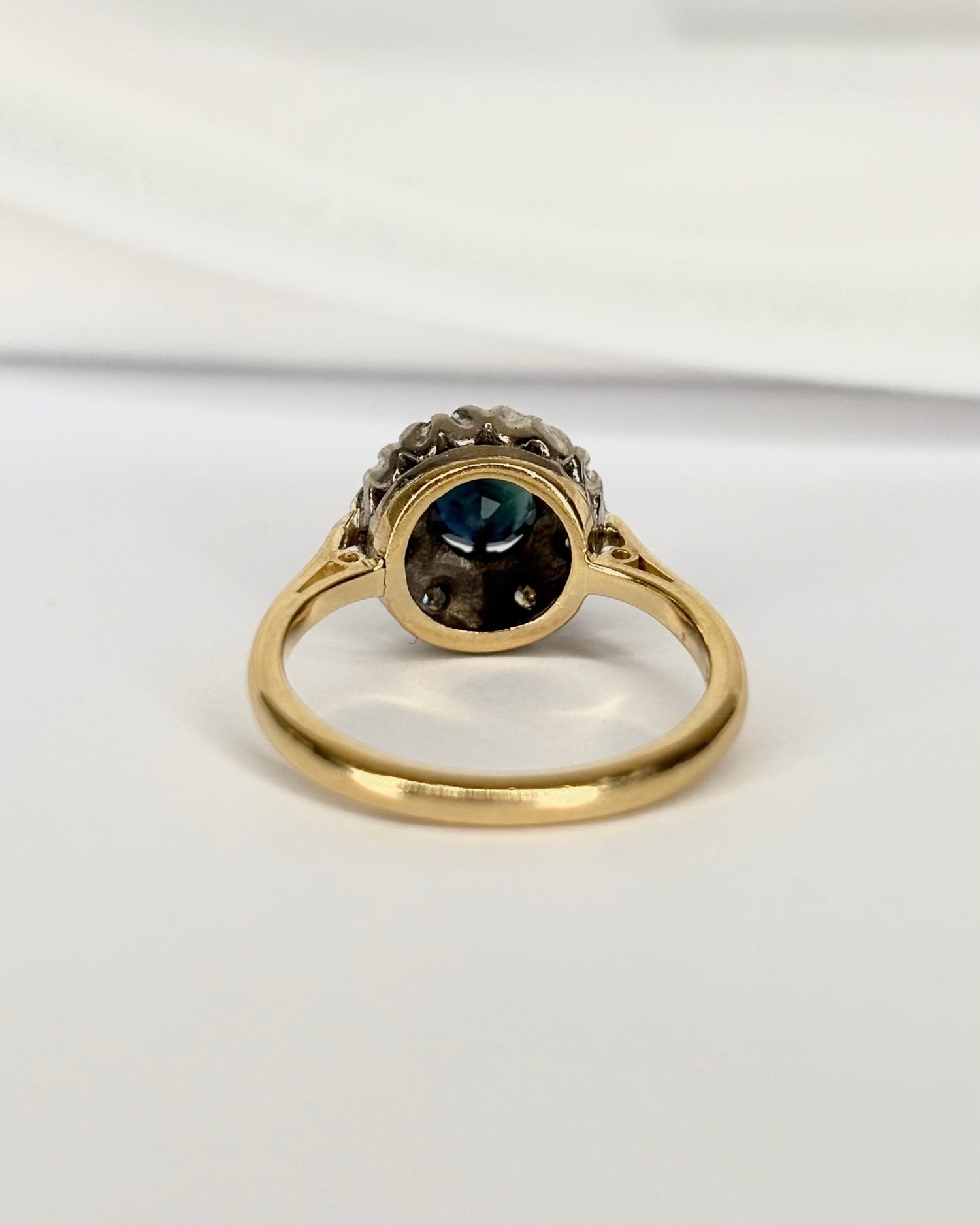 Bague Marguerite Saphir 0.76 carat &amp; Diamants "Kate" - Elliade Paris