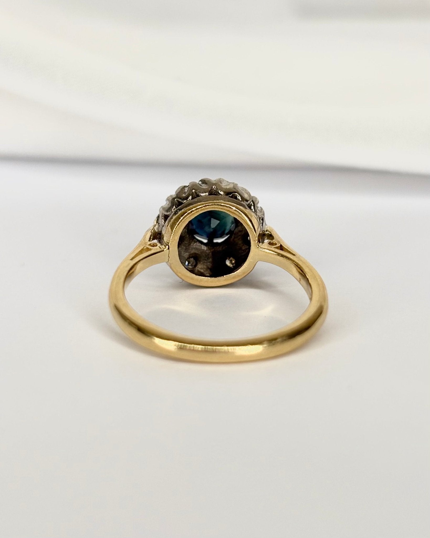 Bague Marguerite Saphir 0.76 carat &amp; Diamants "Kate" - Elliade Paris