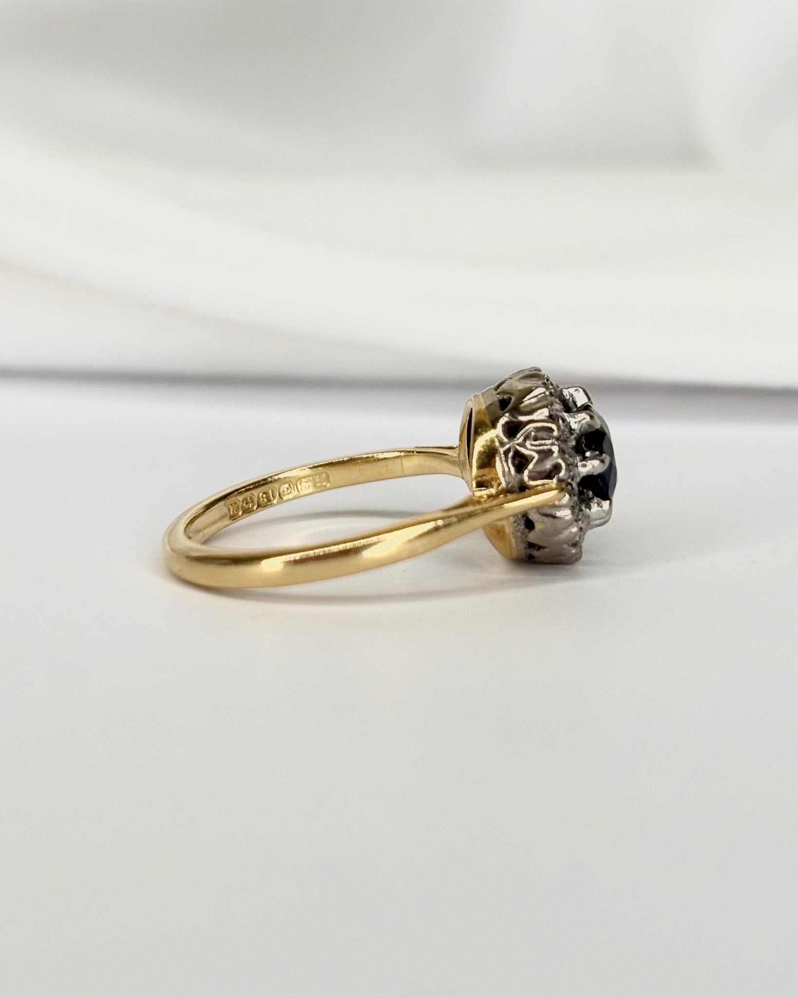 Bague Marguerite Saphir 0.76 carat &amp; Diamants "Kate" - Elliade Paris