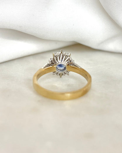 Bague Marguerite Saphir 0.77 carat &amp; 16 Diamants &quot;Lyna&quot; - Elliade Paris
