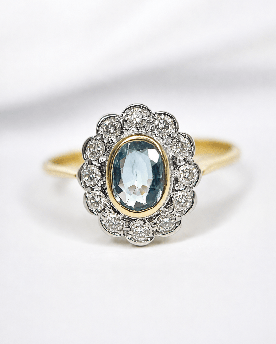 Bague Marguerite Saphir 0.77 carat &amp; Diamants 0.24 carat "Solène" - Elliade Paris