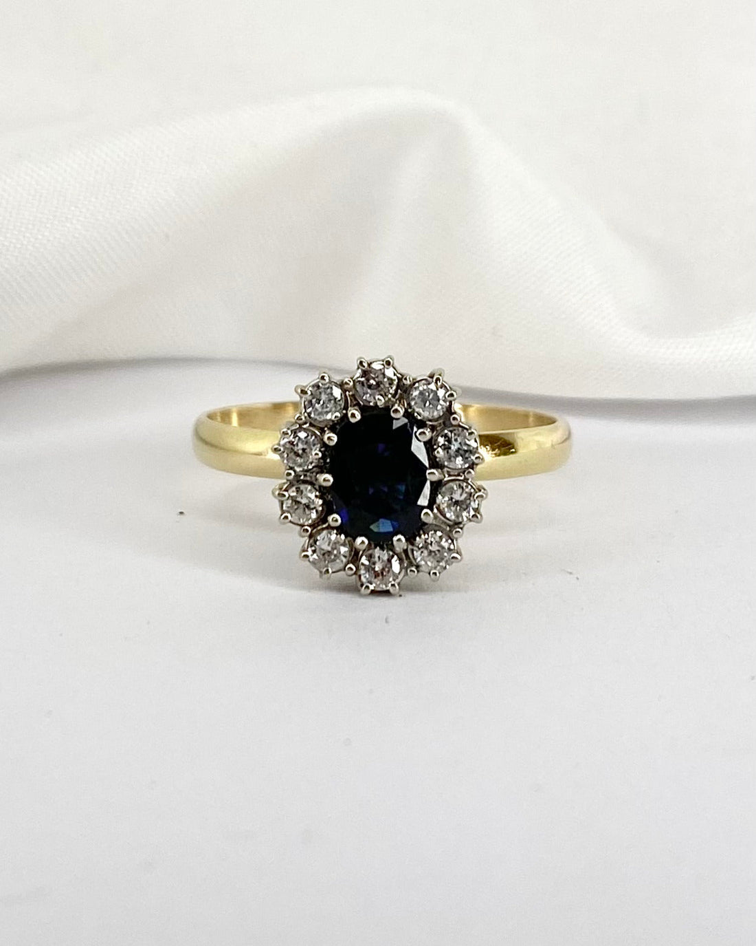 Bague Marguerite Saphir 0.80 carat &amp; 10 Diamants &quot;Agnès&quot; - Elliade Paris