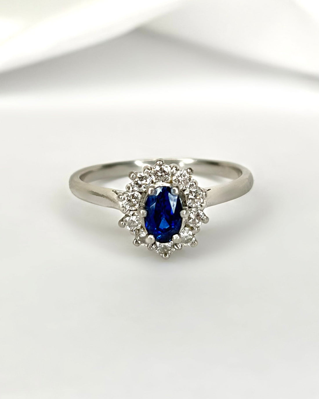 Bague Marguerite Saphir 0.80 carat &amp; Diamants 0.20 carat "Nina" - Elliade Paris