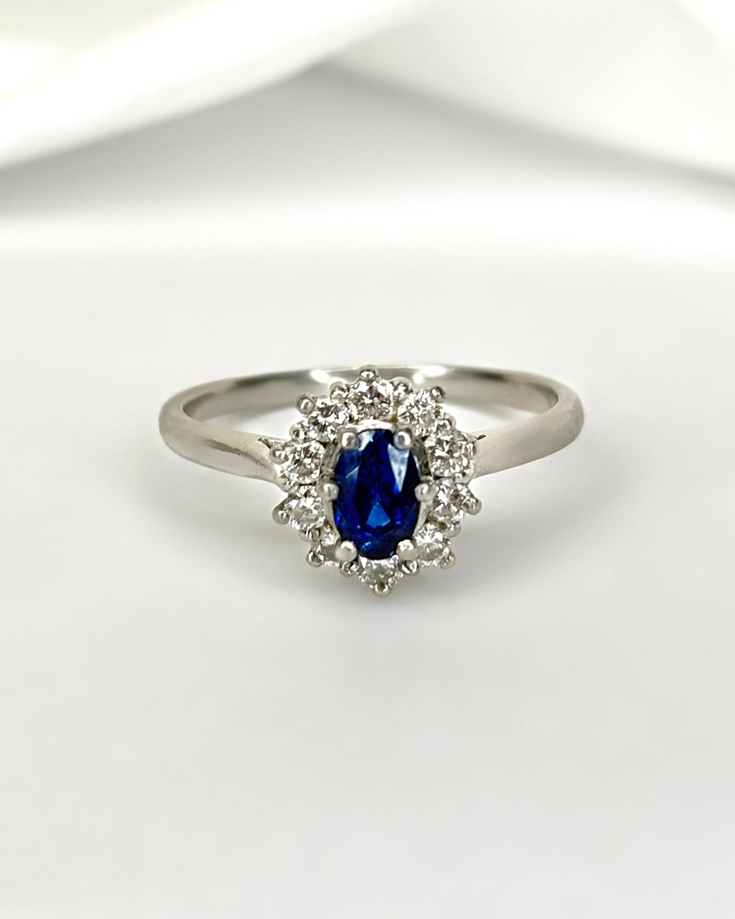Bague Marguerite Saphir 0.80 carat &amp; Diamants 0.20 carat "Nina" - Elliade Paris