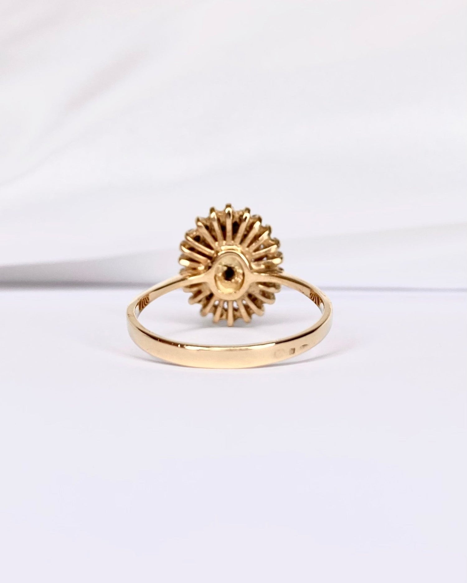 Bague Marguerite Saphir 0.80 carat &amp; Diamants 0.38 carat "Ingrid" - Elliade Paris