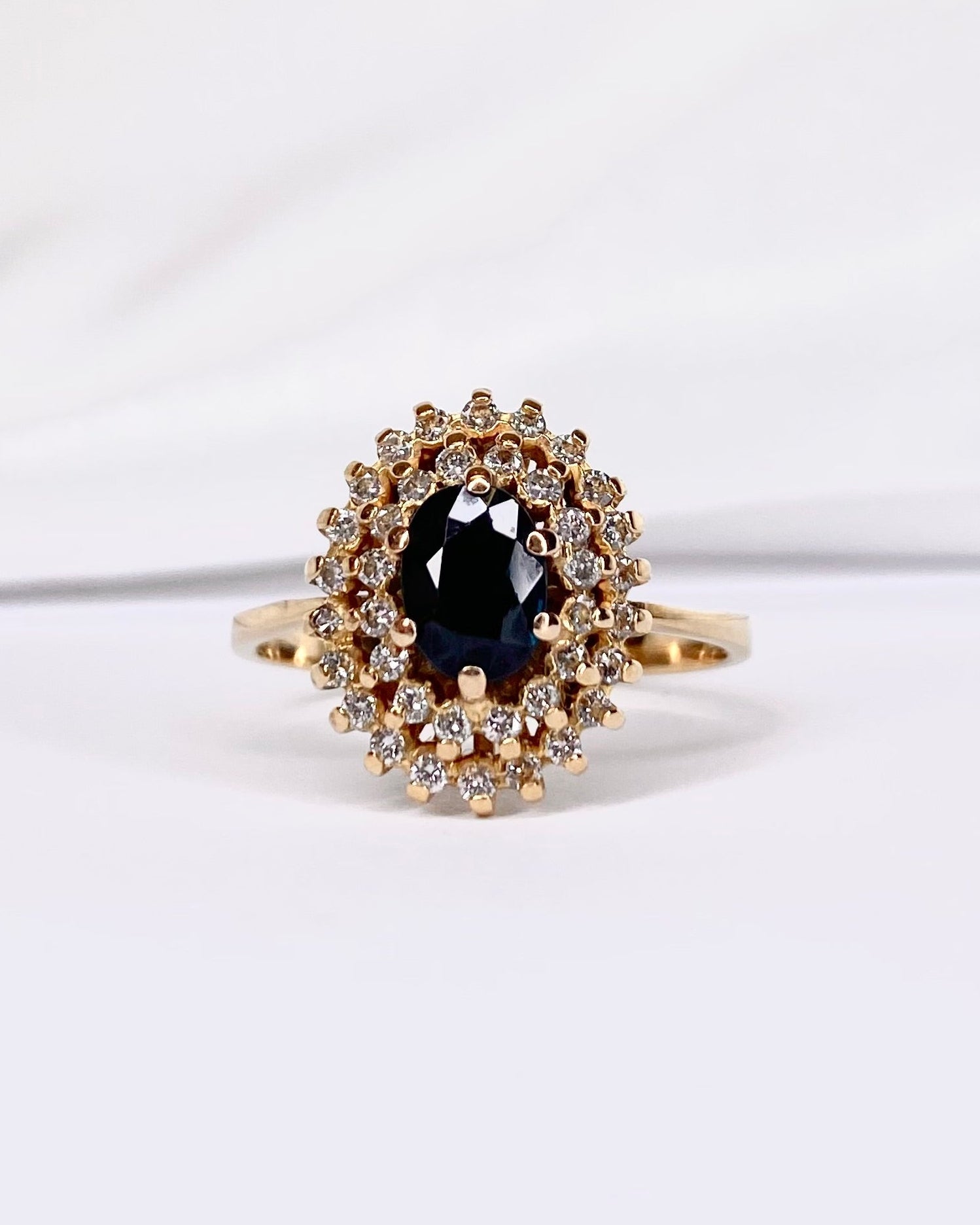 Bague Marguerite Saphir 0.80 carat &amp; Diamants 0.38 carat "Ingrid" - Elliade Paris