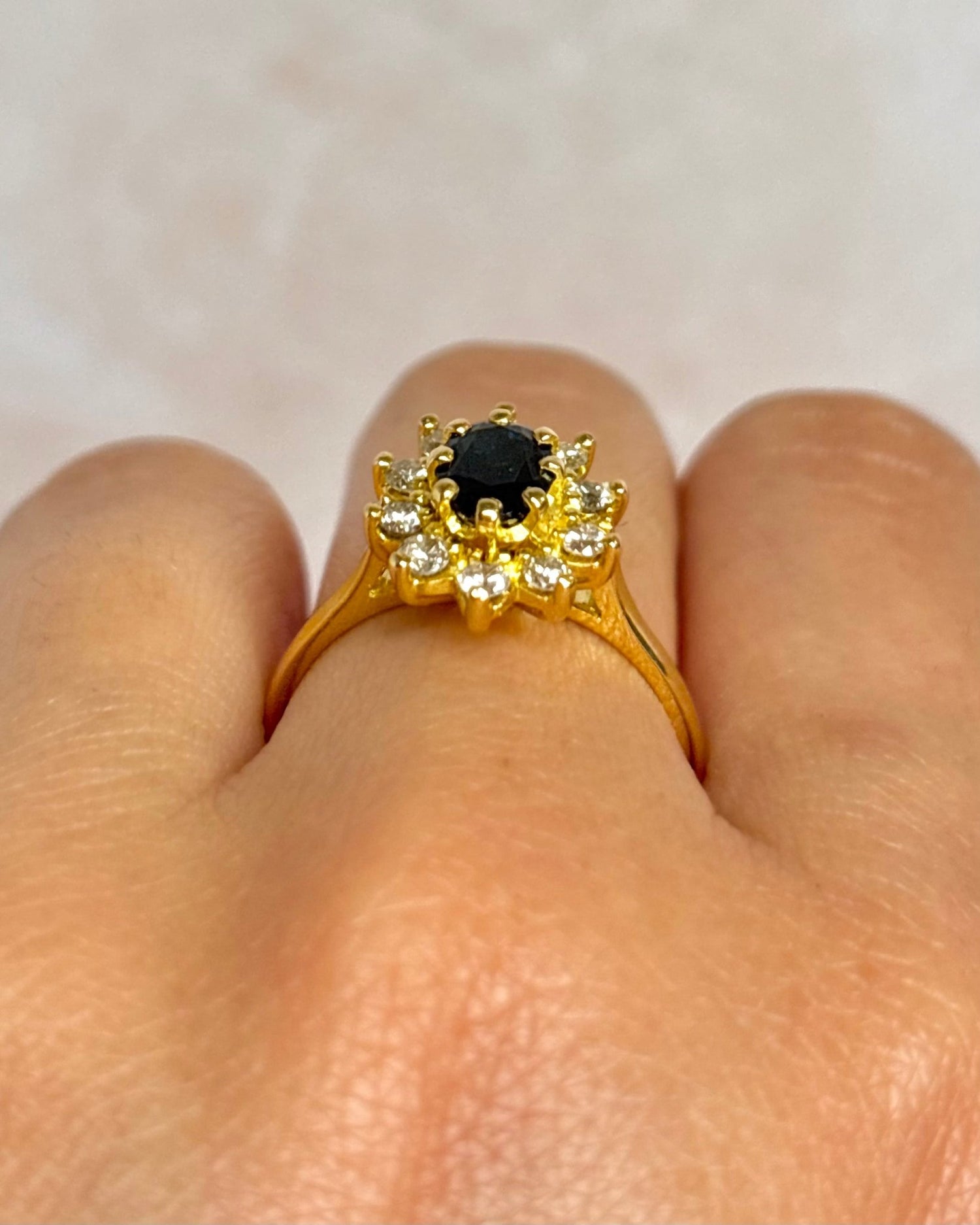 Bague Marguerite Saphir 0.80 carat &amp; Diamants 0.40 carat "Paulette" - Elliade Paris