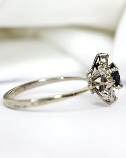 Bague Marguerite Saphir 0.80 carat &amp; Diamants 0.46 carat 4.16g "Octavia" - Elliade Paris