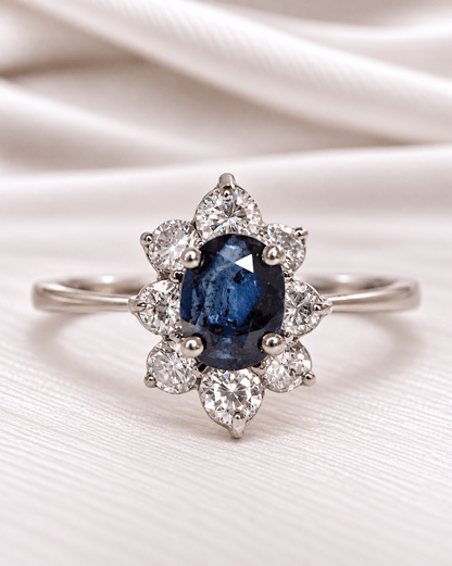 Bague Marguerite Saphir 0.80 carat &amp; Diamants 0.46 carat 4.16g "Octavia" - Elliade Paris