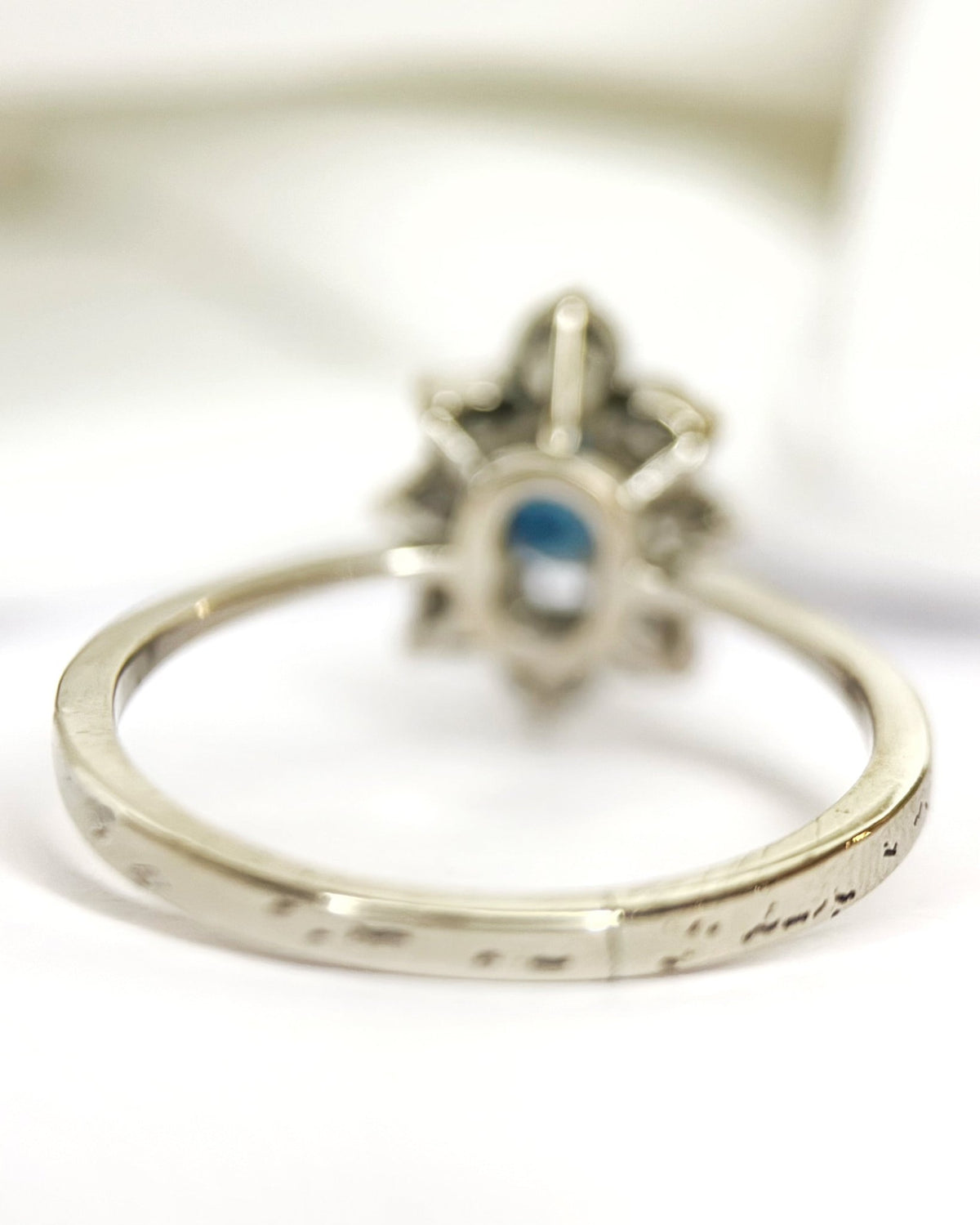 Bague Marguerite Saphir 0.80 carat &amp; Diamants 0.46 carat 4.16g "Octavia" - Elliade Paris