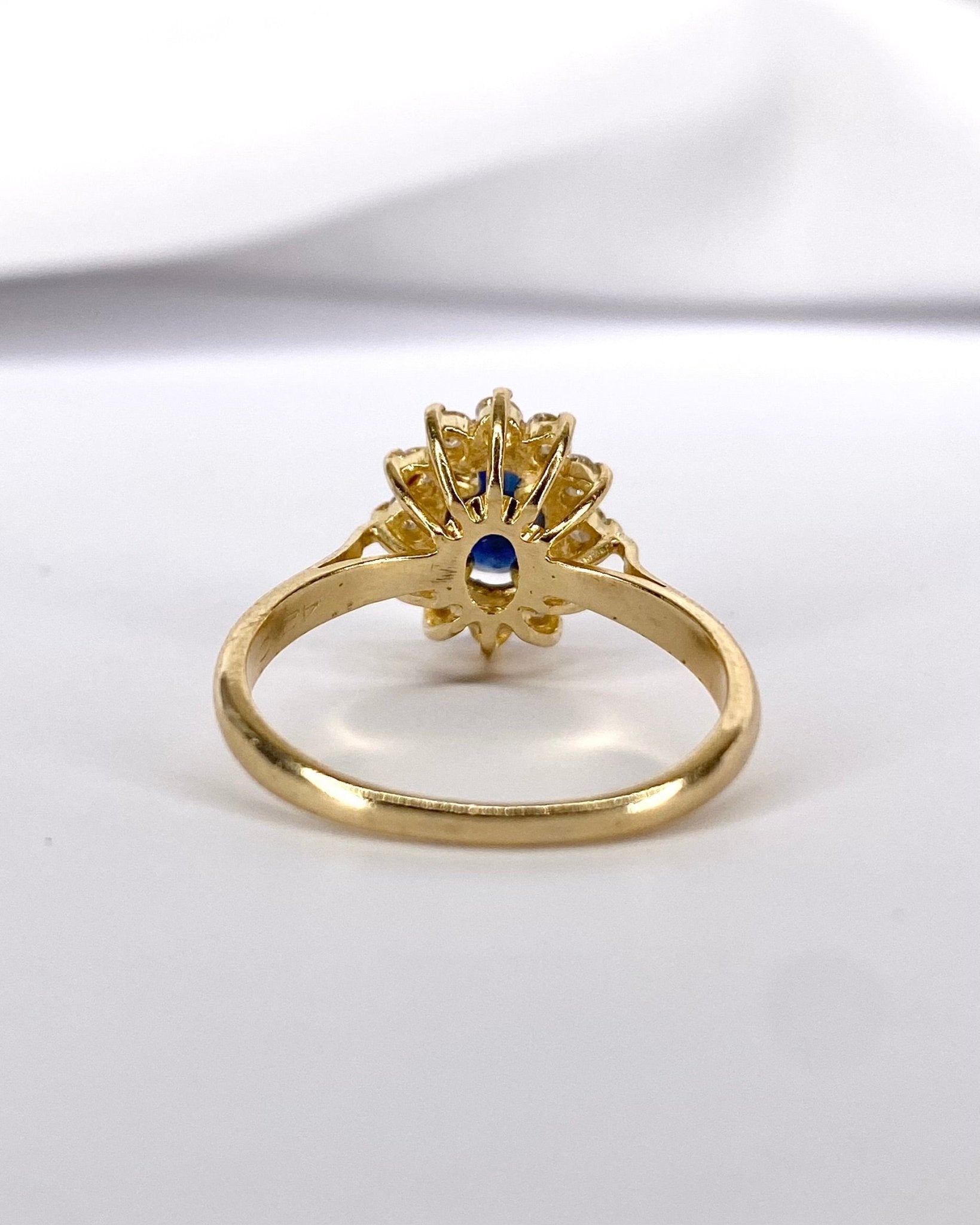 Bague Marguerite Saphir 0.80 carat &amp; Diamants 0.48 carat "Milie" - Elliade Paris