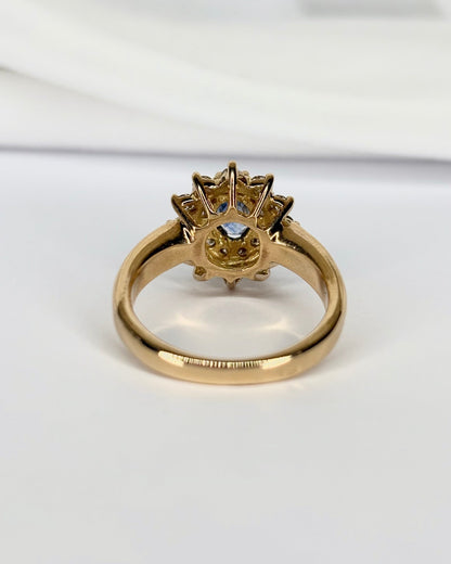 Bague Marguerite Saphir 0.80 carat, Diamants 0.48 carat &amp; Or 7,43g "Chimène" - Elliade Paris