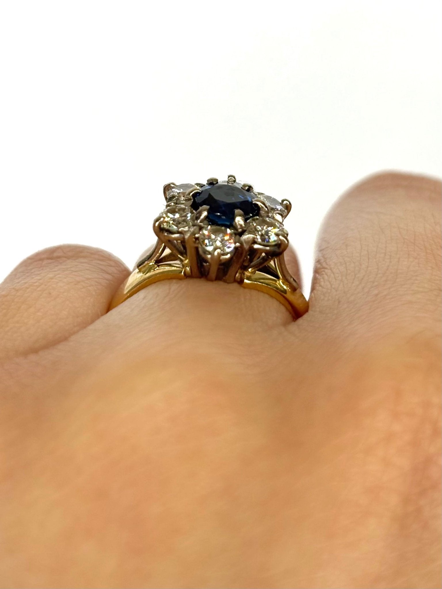 Bague Marguerite Saphir 0.80 carat &amp; Diamants 0.60 carat "Lou" - Elliade Paris