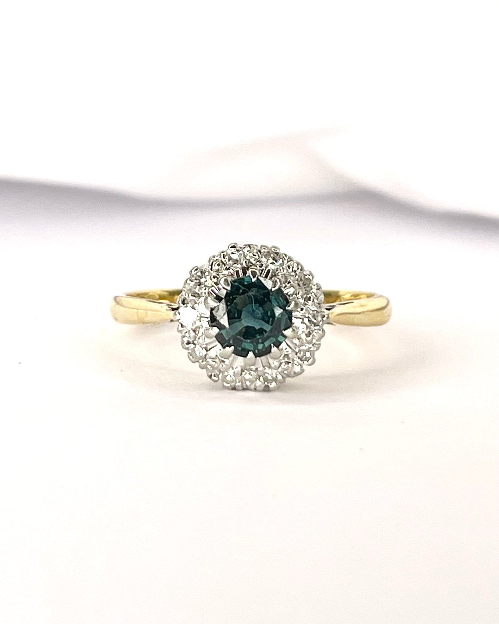 Bague Marguerite Saphir 0.80 carat &amp; Diamants "Célia" - Elliade Paris