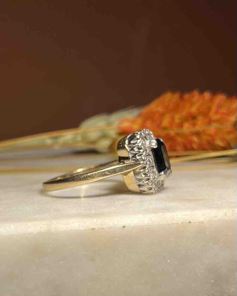 Bague Marguerite Saphir 0.80 carat &amp; Diamants &quot;Clémentine&quot; - Elliade Paris