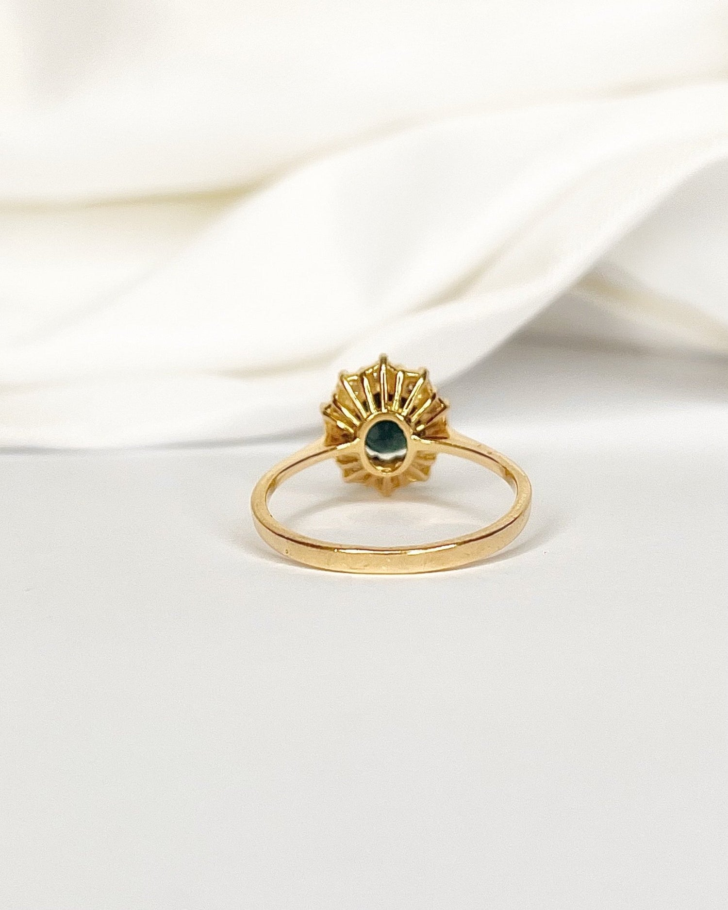 Bague Marguerite Saphir 0.80 carat &amp; Diamants "Cyrielle" - Elliade Paris