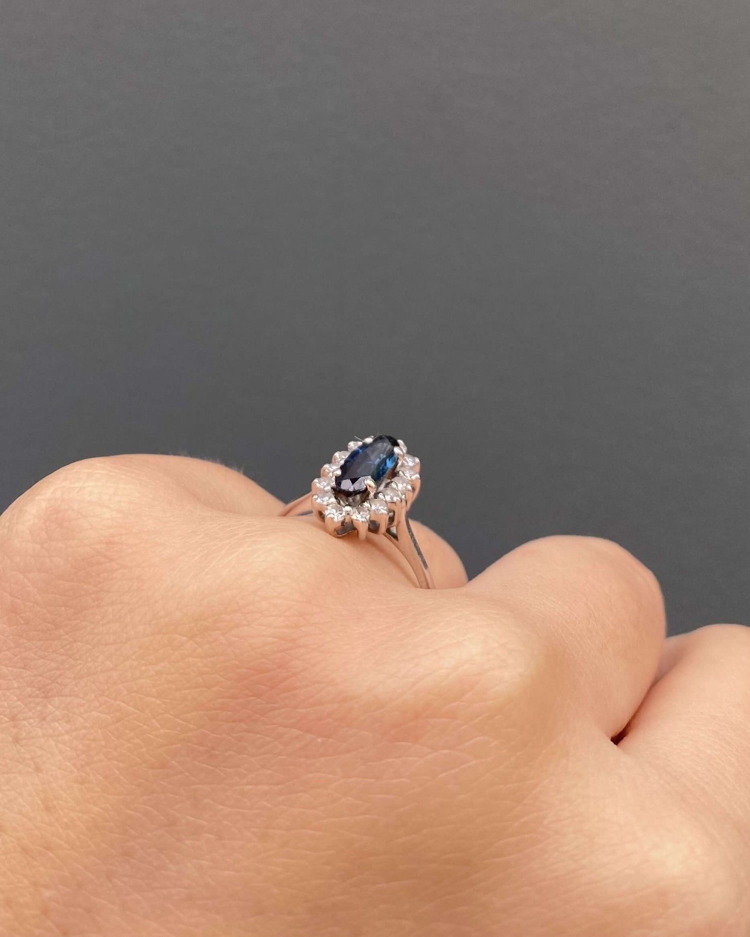 Bague Marguerite Saphir 0.80 carat &amp; Diamants &quot;Sallia&quot; - Elliade Paris