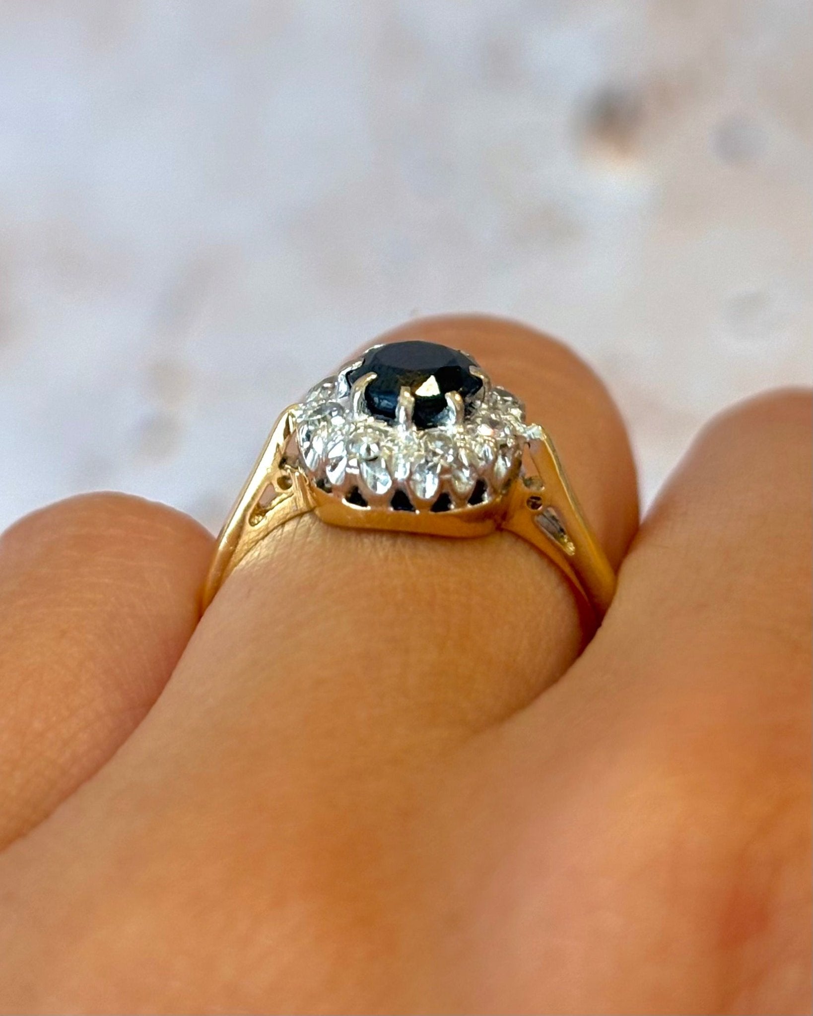 Bague Marguerite Saphir 0.80 carat &amp; Diamants "Sofia" - Elliade Paris