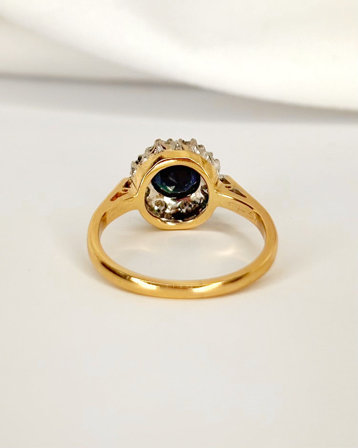 Bague Marguerite Saphir 0.80 carat &amp; Diamants "Sofia" - Elliade Paris